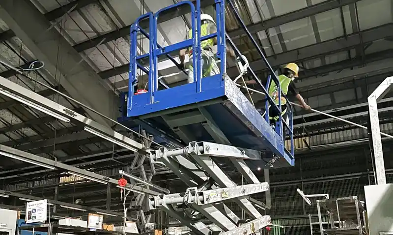 Ứng dụng máy móc hiện đại trong dịch vụ vệ sinh nhà xưởng
