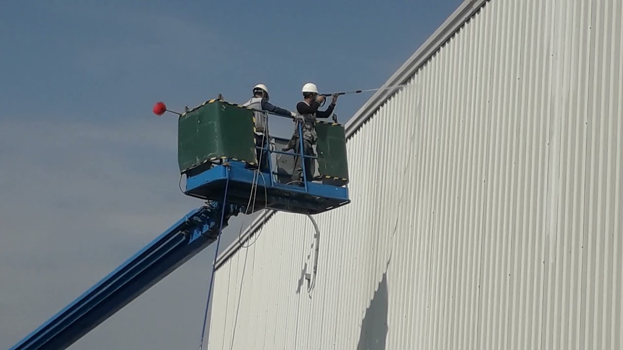 Giảm thiểu chi phí nhờ vệ sinh mái tôn nhà xưởng định kỳ