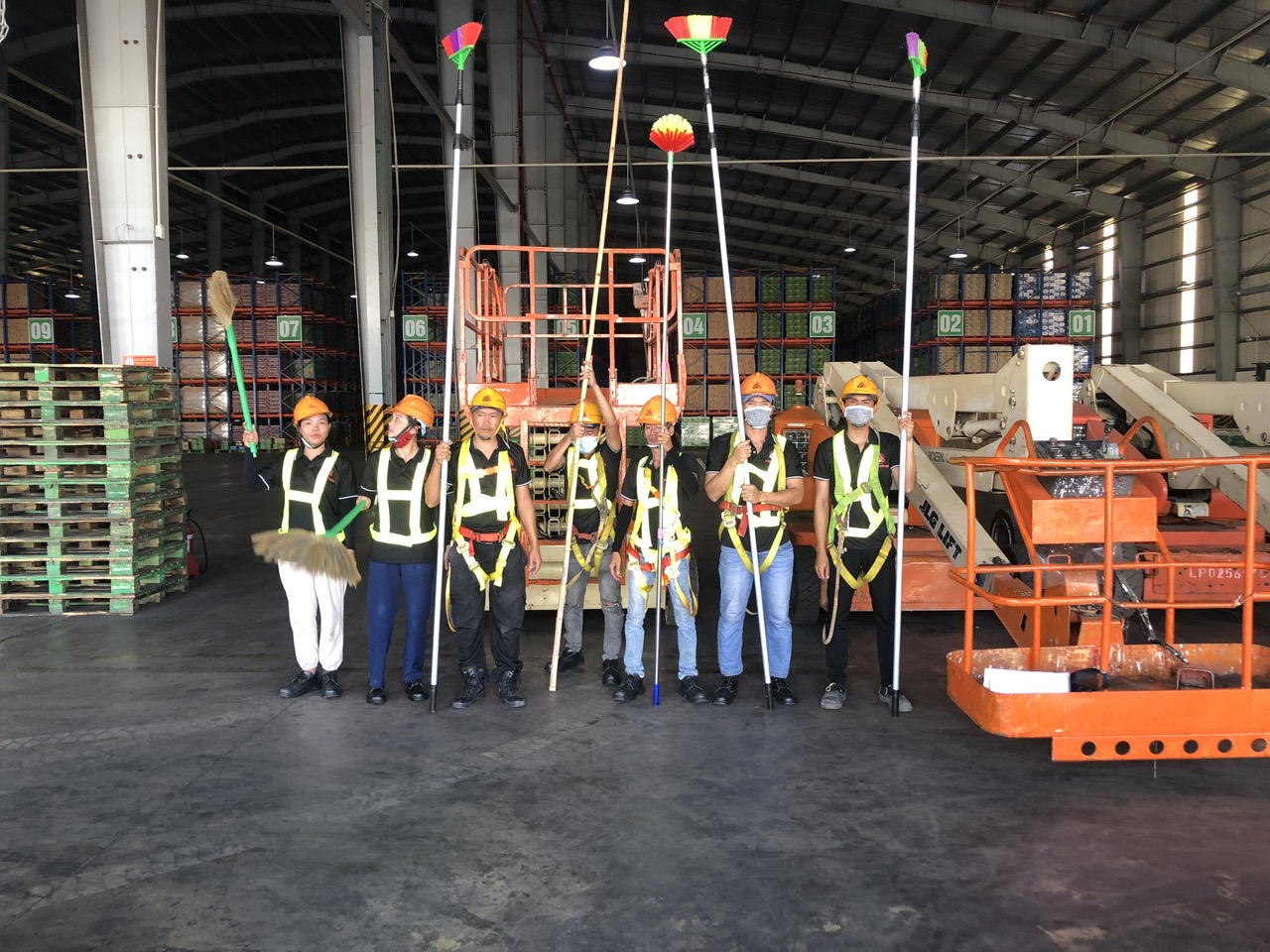 Tư vấn các gói dịch vụ quét mạng nhện nhà xưởng
